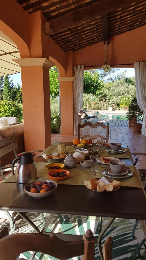 Pierres Blanches Bed & Breakfast Cotignac Exterior photo